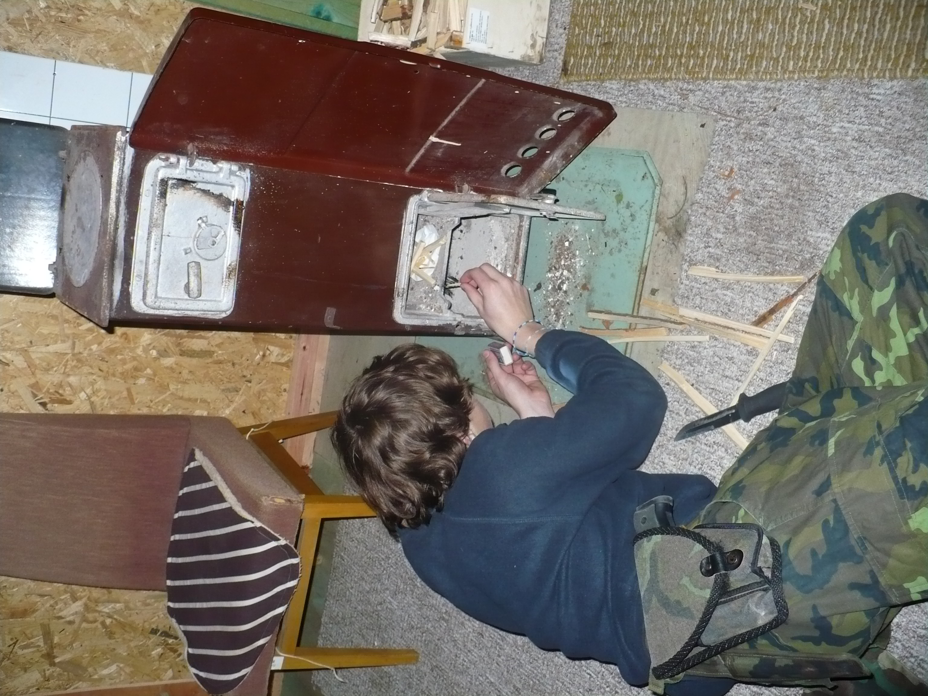 Zatopíme si v chatě.....